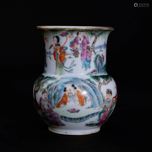 A famille rose container in Qing Dynasty