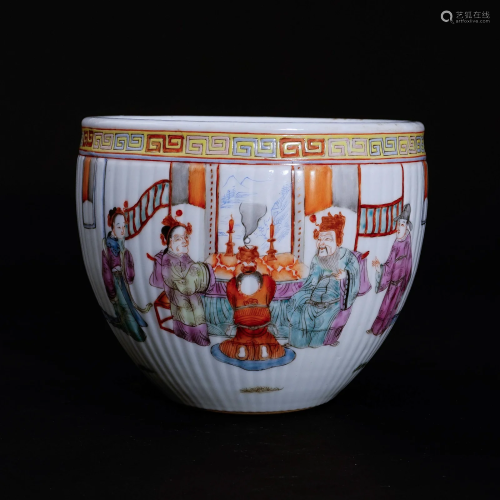 A famille rosejar with figuresin Qing Dynasty