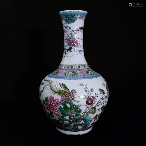 A famille rose vase with dragon and phoenix patternin Qing D...