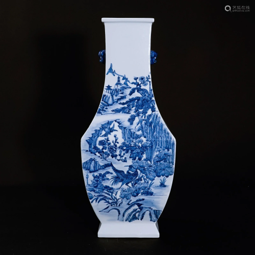 A underglaze blue square vase in the Guangxu period of the Q...