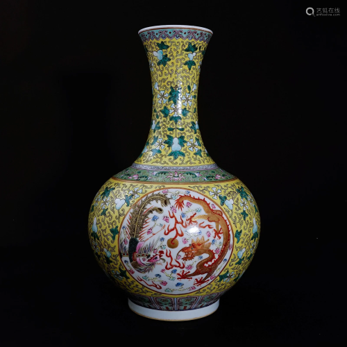 A famille rose vase with dragon and phoenix patternin the Gu...