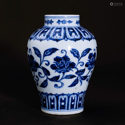 A underglaze blue vase in Qing Dynasty