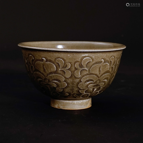 A bowl from Yaozhou warewith a carved patternin Song Dynasty