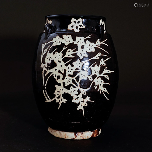 A jar from Jizhou warewith a plum patternin Song Dynasty