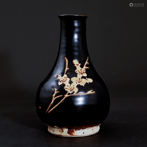 A vase from Jizhou warewith a plum patternin Song Dynasty