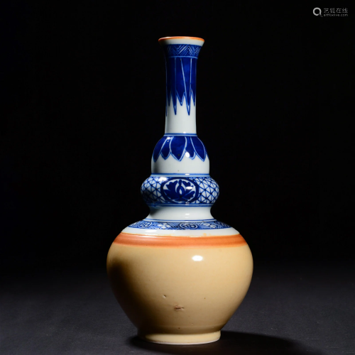 A Chinese Underglaze Blue and Straw Glaze Vase