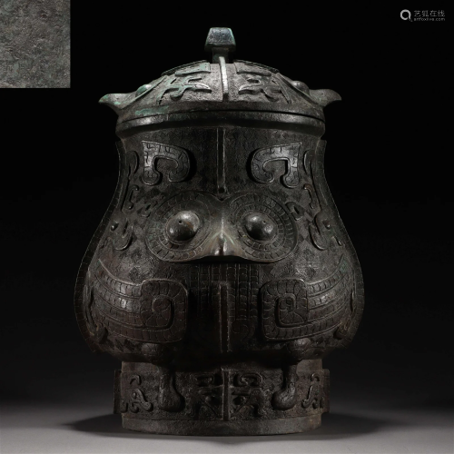 A Chinese Archaic Bronze Wine Vessel Zhi