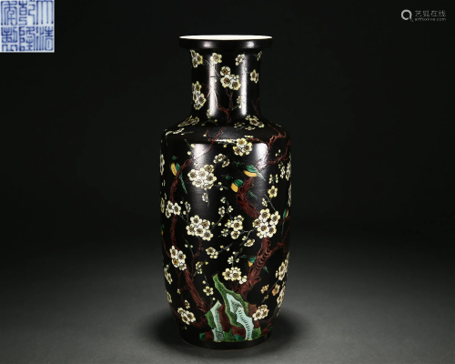 A Chinese Famille Verte Rouleau Vase