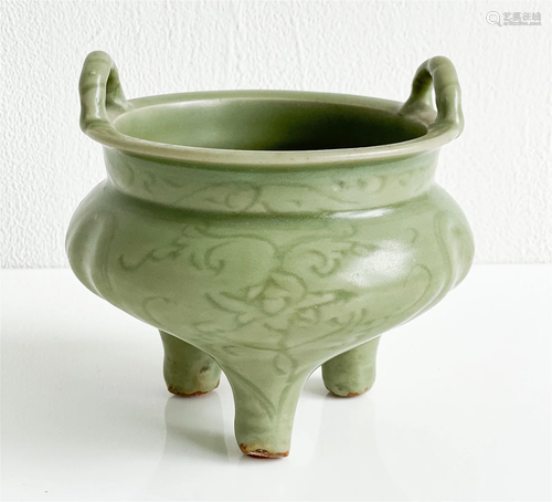 Chinese Song Style Celadon Glazed Tripod Censor