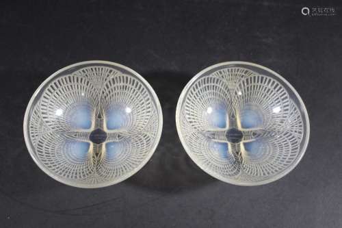 PAIR OF LALIQUE BOWLS - COQUILLES a small pair of opalescent...
