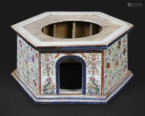 18THC CHINESE PORCELAIN PAGODA STAND a large 18thc hexagonal...