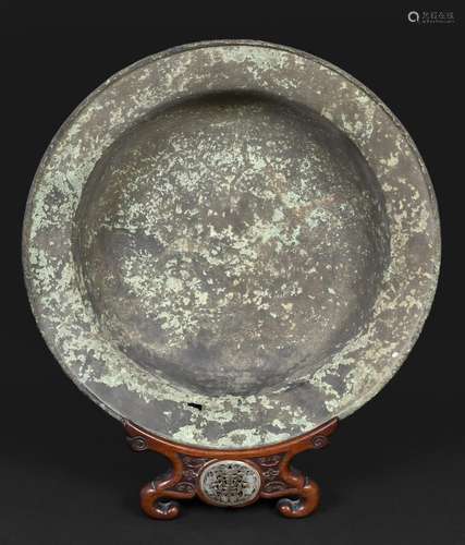 CHINESE BRONZE DISH - HAN DYNASTY a large Han Dynasty bronze...