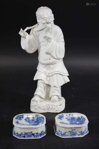 PAIR OF CHINESE EXPORT SALTS 18thc, the tops painted with a ...