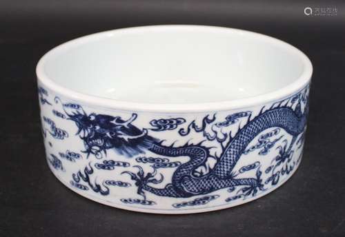 CHINESE BLUE & WHITE PORCELAIN BOWL a late 19thc large c...