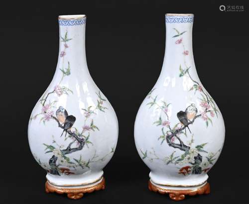 PAIR OF CHINESE PORCELAIN WALL POCKETS Republic period, the ...