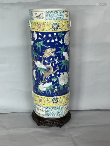 A Large Fencai 'Dragon and Flowers' Vase, Qing Dyn