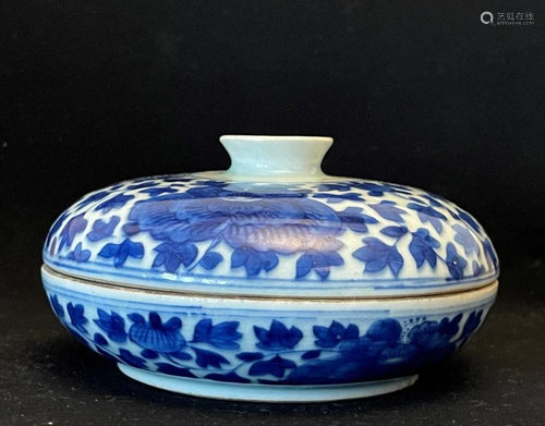 A Qing Dynasty Blue and White Round Box and Cover