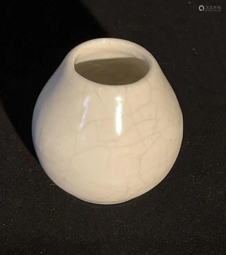 A Ge-Type Porcelain Water Pot