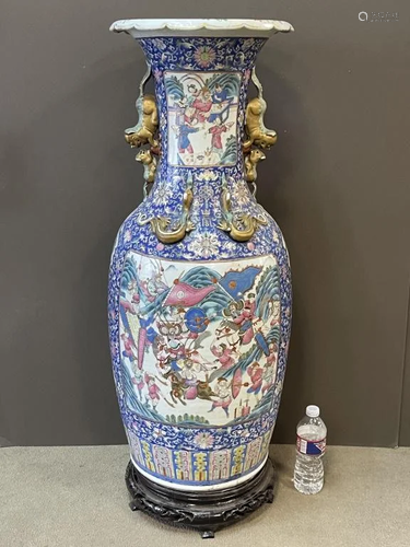 A Large Fencai 'Soilders' Vase, Mid Qing Dynasty