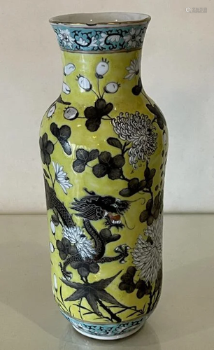 A Qing Dynasty Fencai Porcelain Vase