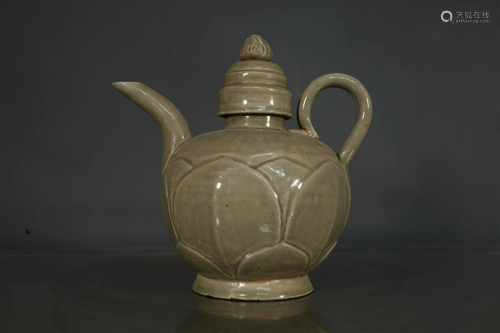 A Yueyao Ewer