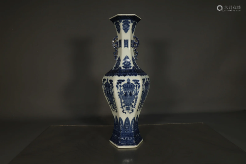 A Wonderful Blue And White Double-Fish Ruyi Zun-Form Vase