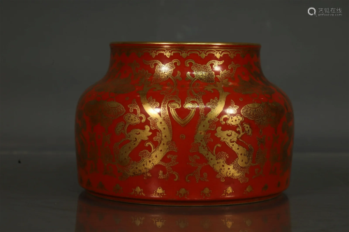 A Fabulous Red-Ground Golden Color Dragon Pot