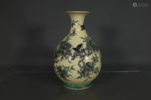 A Fine Blue And White decorative colors Flower&Bird Vase