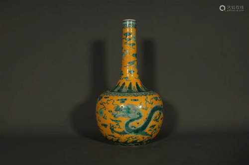 A Fabulous Yellow-Ground Green Color Dragon Vase