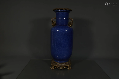 A Snow-Blue-Glazed Bangchui-Shaped Vase Inlayed with Designe...