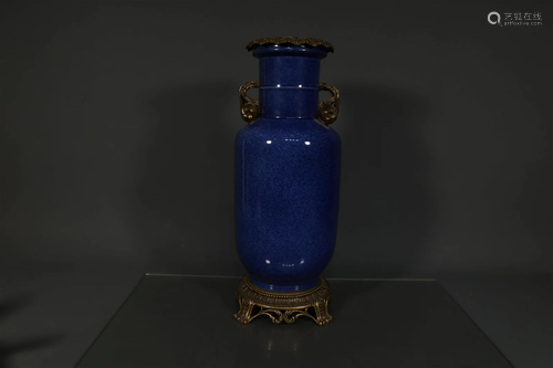 A Snow-Blue-Glazed Bangchui-Shaped Vase Inlayed with Designe...