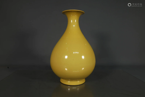 A Wonderful Yellow-Glazed Vase