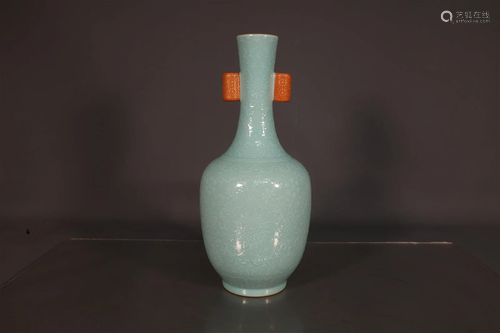 A Wonderful Bean-Green Glaze Carved Flower Vase