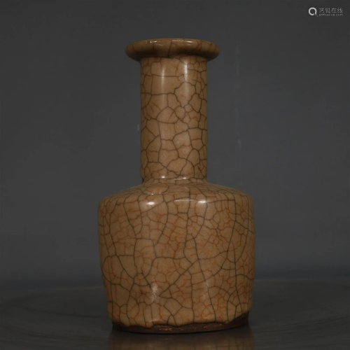 A Fabulous Ge Kiln Long-necked Vase