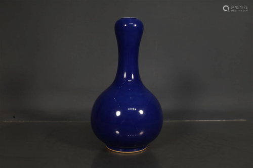 A Delicate Ji-Blue Garlic-Shaped Bottle