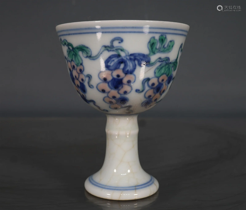 A Fine Blue and White Doucai "Grape Design"Cup wit...