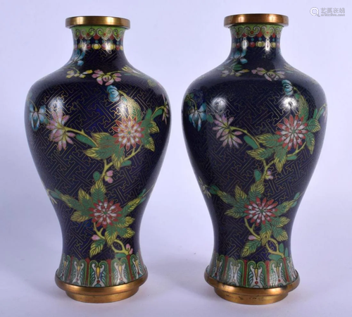 A FINE PAIR OF 19TH CENURY CHINESE CLOISONNE ENAMEL VASES Ji...