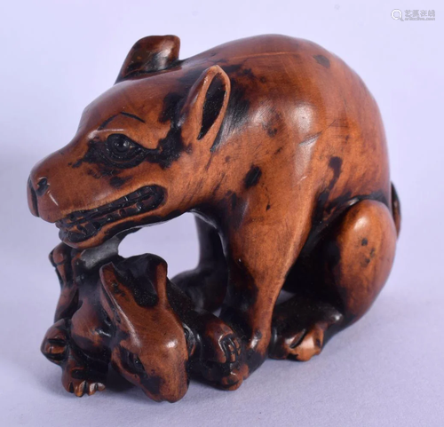 A 19TH CENTURY JAPANESE MEIJI PERIOD CARVED BOXWOOD NETSUKE ...