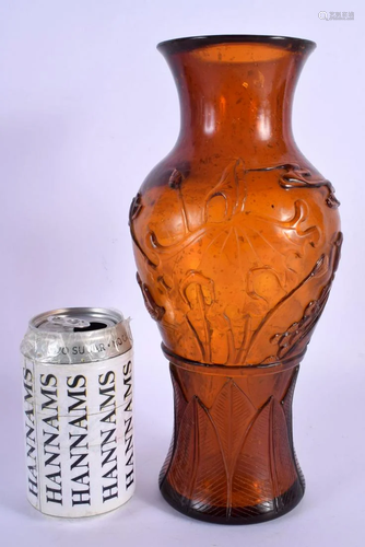 AN EARLY 20TH CENTURY CHINESE AMBER PEKING GLASS VASE Late Q...