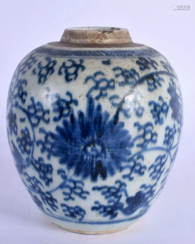 A 17TH/18TH CENTURY CHINESE BLUE AND WHITE PORCELAIN JAR Kan...