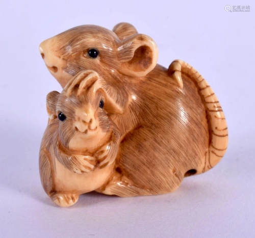 AN EARLY 20TH CENTURY JAPANESE MEIJI PERIOD CARVED IVORY RAT...