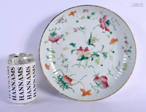 AN EARLY 20TH CENTURY CHINESE FAMILLE ROSE PORCELAIN RIBBED ...