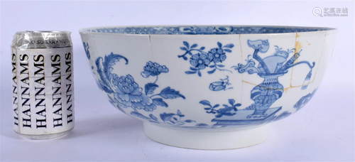 A LARGE 18TH CENTURY CHINESE BLUE AND WHITE PORCELAIN BOWL Q...