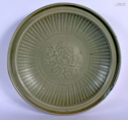 A 15TH/16TH CENTURY CHINESE CELADON RIBBED STONEWARE DISH La...