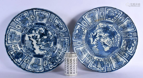 A PAIR OF CHINESE BLUE AND WHITE KRAAK PORCELAIN BARBED DISH...