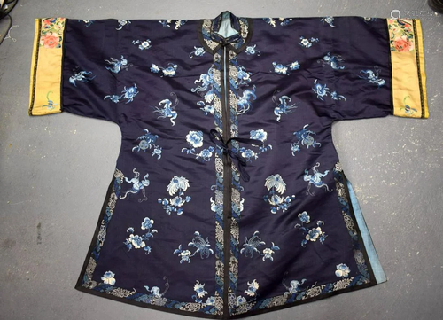 A LATE 19TH CENTURY CHINESE SILK EMBROIDERED ROBE Qing, deco...