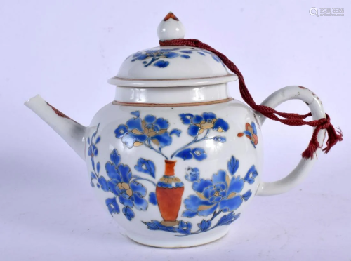 AN 18TH CENTURY CHINESE EXPORT BLUE AND WHITE TEAPOT AND COV...