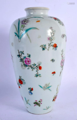 A FINE LATE 19TH CENTURY CHINESE FAMILLE ROSE BALUSTER VASE ...