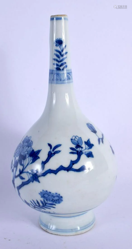 A 17TH/18TH CENTURY CHINESE BLUE AND WHITE ROSE WATER SPRINK...