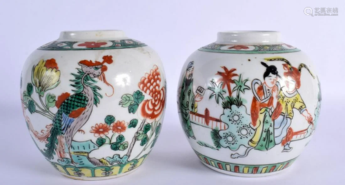 A NEAR PAIR OF EARLY 20TH CENTURY CHINESE FAMILLE VERTE GING...